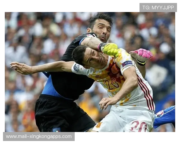 欧洲杯赛场上的经典技战术瞬间被反复回放，欧洲杯经典比赛视频