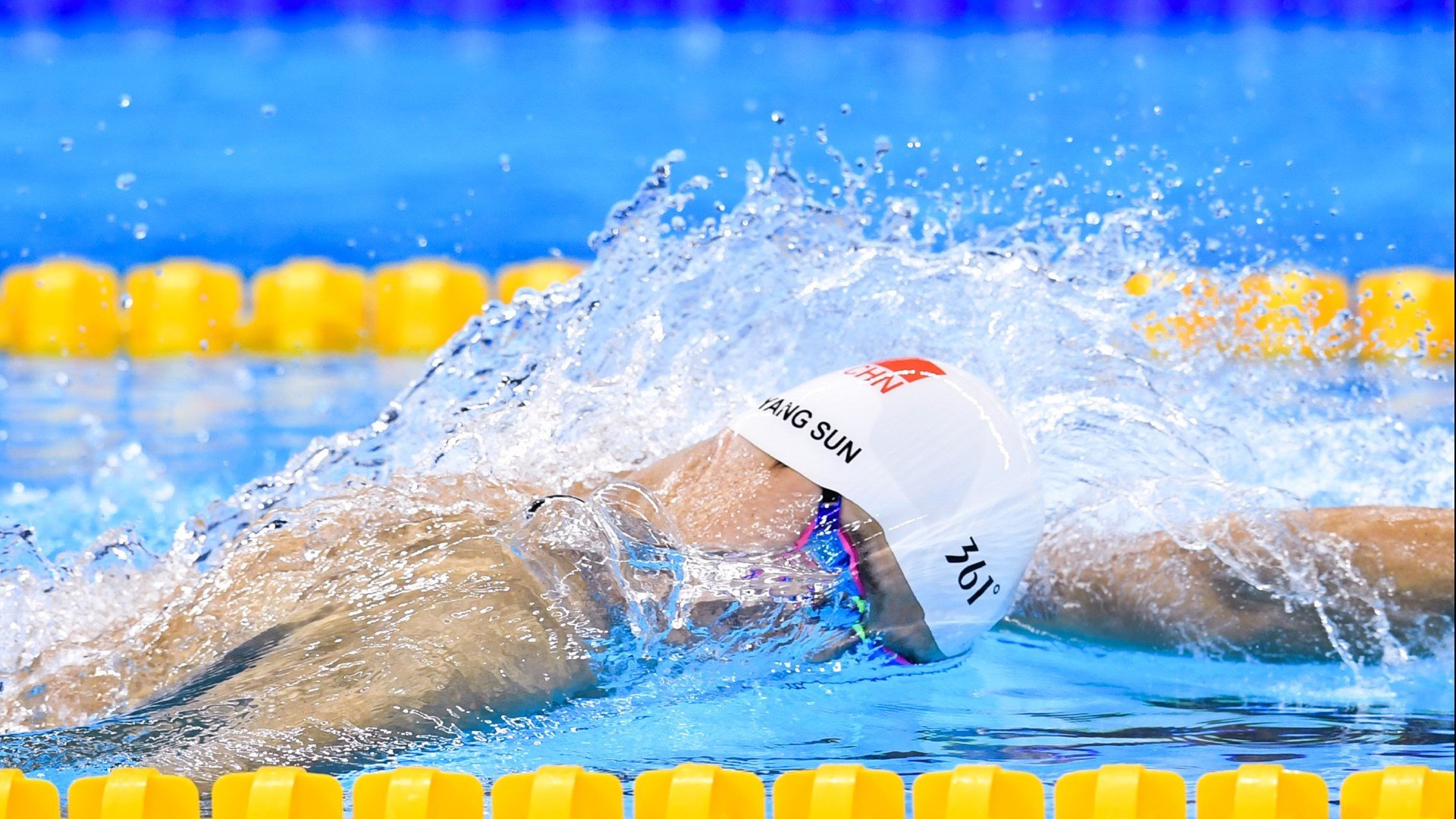 张雨霏出战蝶泳 中队气势如虹，张雨霏蝶泳破纪录